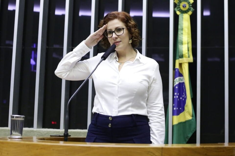 Moraes arquiva inquérito contra Zambelli por coação e obstrução de Justiça
