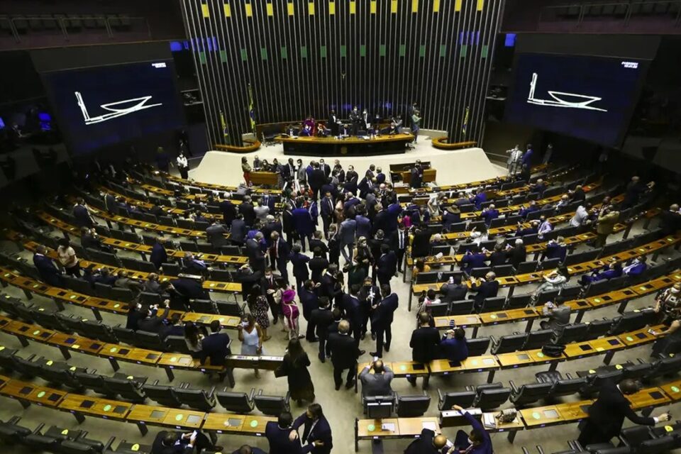 Veja como votou cada deputado goiano na PEC da blindagem dificulta a abertura de processos criminais e prisões contra senadores e deputados