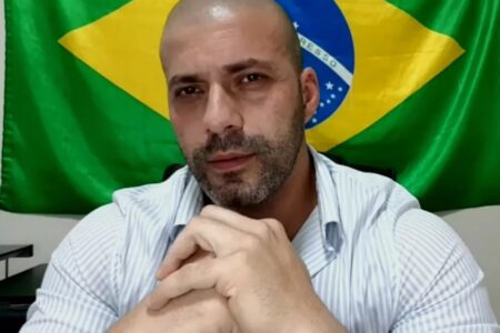 Moraes autoriza Daniel Silveira a cumprir pena no regime aberto preso por ameaças a ministros do Supremo Tribunal Federal quando parlamentar