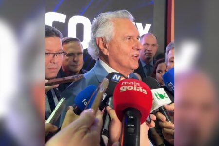 Caiado não vê problema em Tarcísio encampar pauta da anistia: 'Ninguém tem essa vaidade'