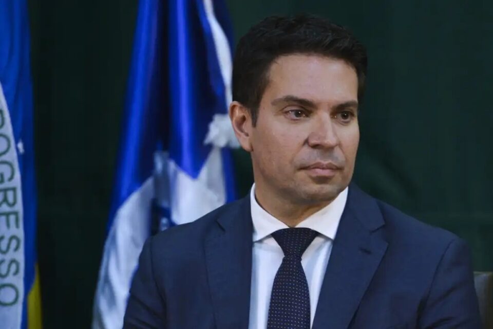 Advogado afirma que documentos contra urnas eram apenas anotações Defesa de Ramagem nega coação: deputado não orientou Bolsonaro