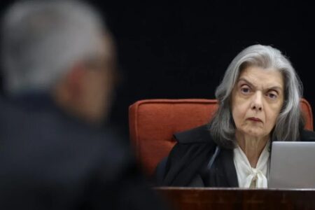 Ministra voto impresso e voto auditável não são sinônimos Cármen Lúcia dá bronca em advogado de Ramagem e defende urnas eletrônicas; vídeo