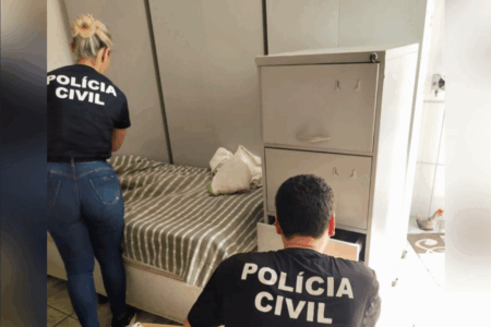 Polícia cumpre mandado contra acusado de importunação sexual (Foto: Reprodução)