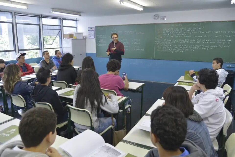 Lula sanciona lei que cria Carteira Nacional do Professor; veja benefícios Previsão é que comece a ser emitida a partir de 15 de outubro