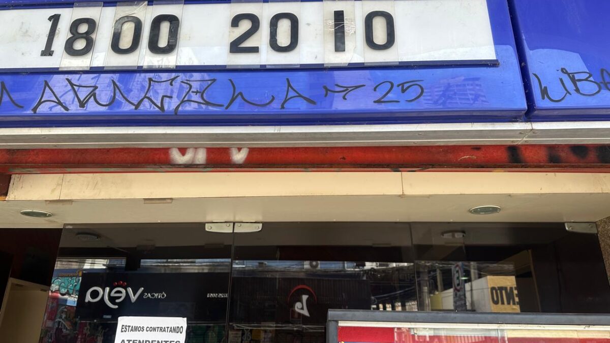 Imagem da fachada pichada