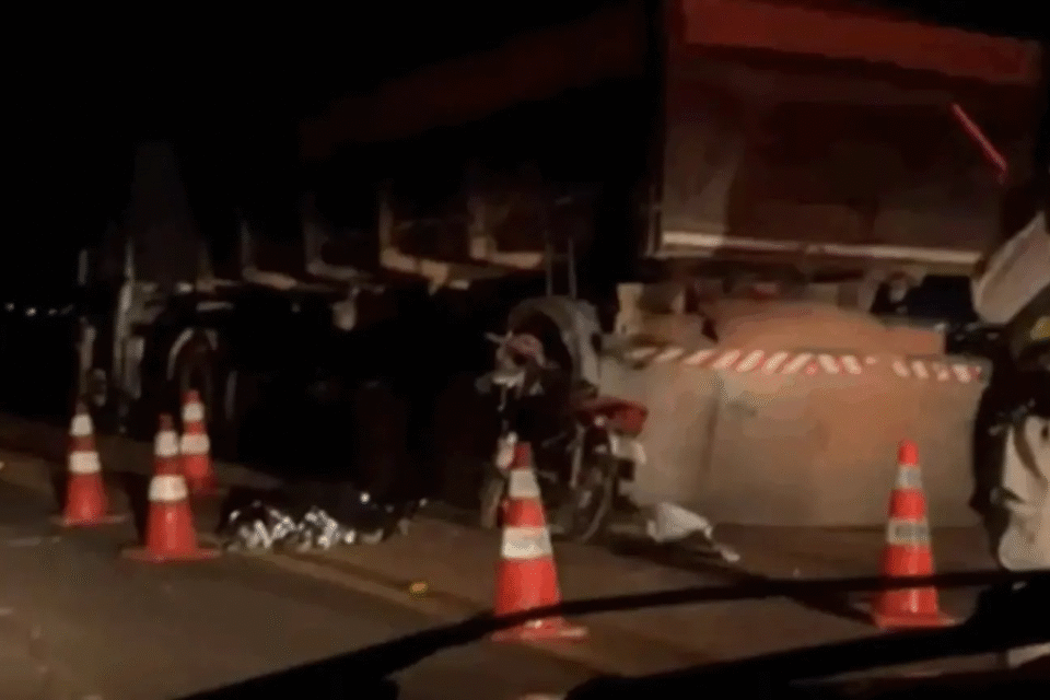 Motociclista morre após bater em caminhão estacionado em Goianésia