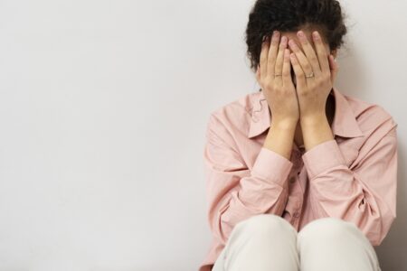 Juíza reconhece rescisão indireta à trabalhadora que sofreu assédio no trabalho, em Inhumas