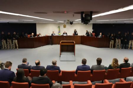 Com o placar em 2 a 1 pela condenação, voto da ministra Cármen Lúcia Julgamento de Bolsonaro no STF: assistir ao vivo nesta quinta (11)