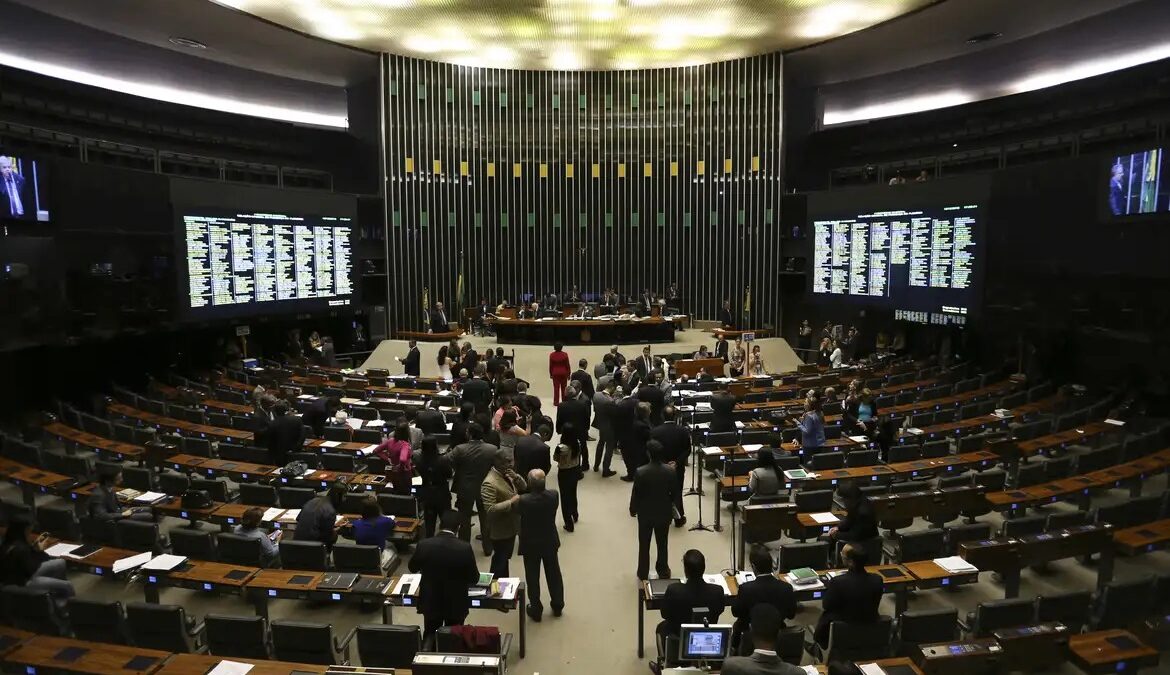 Congresso barrou mais de 250 investigações contra parlamentares entre 1988 e 2001 apenas um parlamentar teve a abertura de processo aprovada