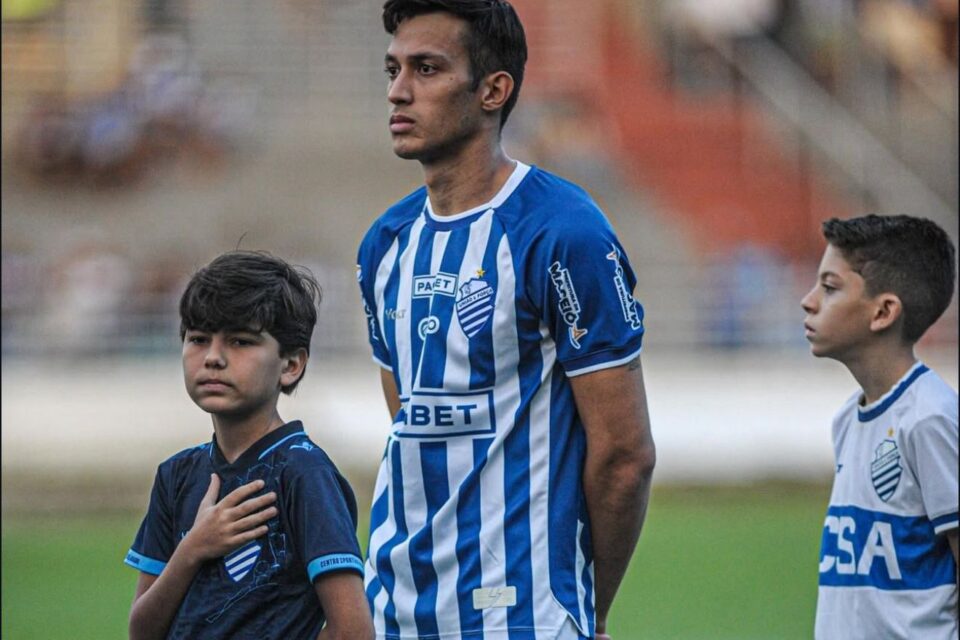 Goiás anuncia novo reforço para fim da temporada