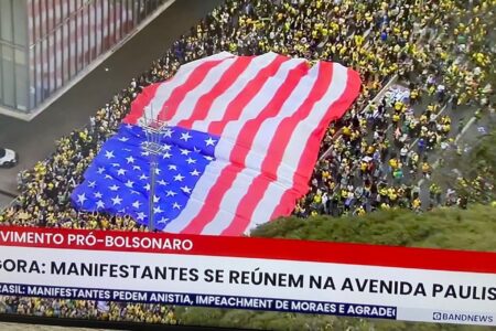 Bandeira dos EUA na avenida Paulista durante 7 de setembro viraliza na web: patriotas? bolsonarista nossa bandeira jamais será vermelha SOS Trump, Bolsonaro Free, Freedom for Zambelli 7 de setembro: apoiadores pelo Brasil pedem anistia criminal e eleitoral para Bolsonaro
