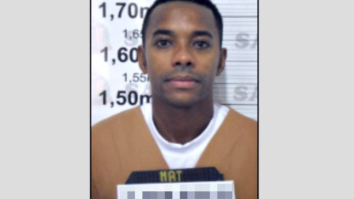 Justiça autoriza, mas Robinho desiste de gravar entrevista ao SBT Ex-jogador do Santos está preso acusado de estupro