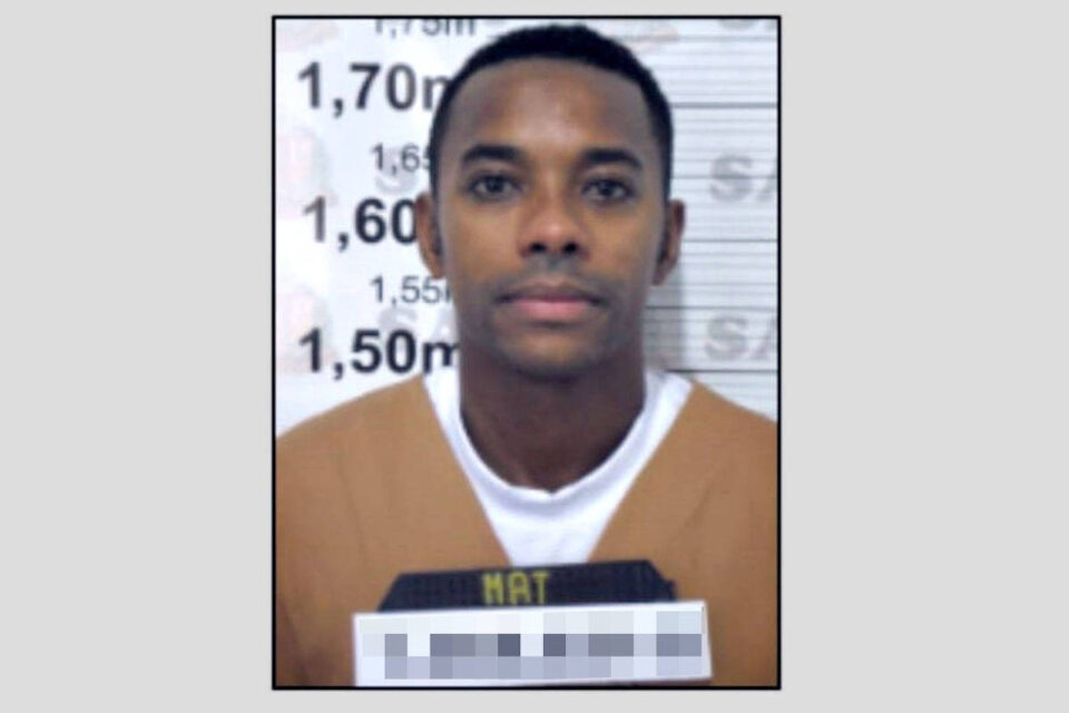 Justiça autoriza, mas Robinho desiste de gravar entrevista ao SBT Ex-jogador do Santos está preso acusado de estupro