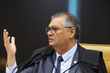 Dino vota por condenação de Bolsonaro e outros 7 réus: "Níveis de culpabilidade diferentes" Ministro réus devem ser condenados