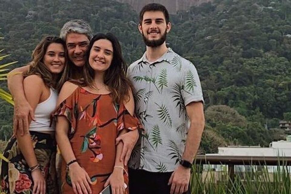 William Bonner se despede do "JN" emocionado ao citar os filhos