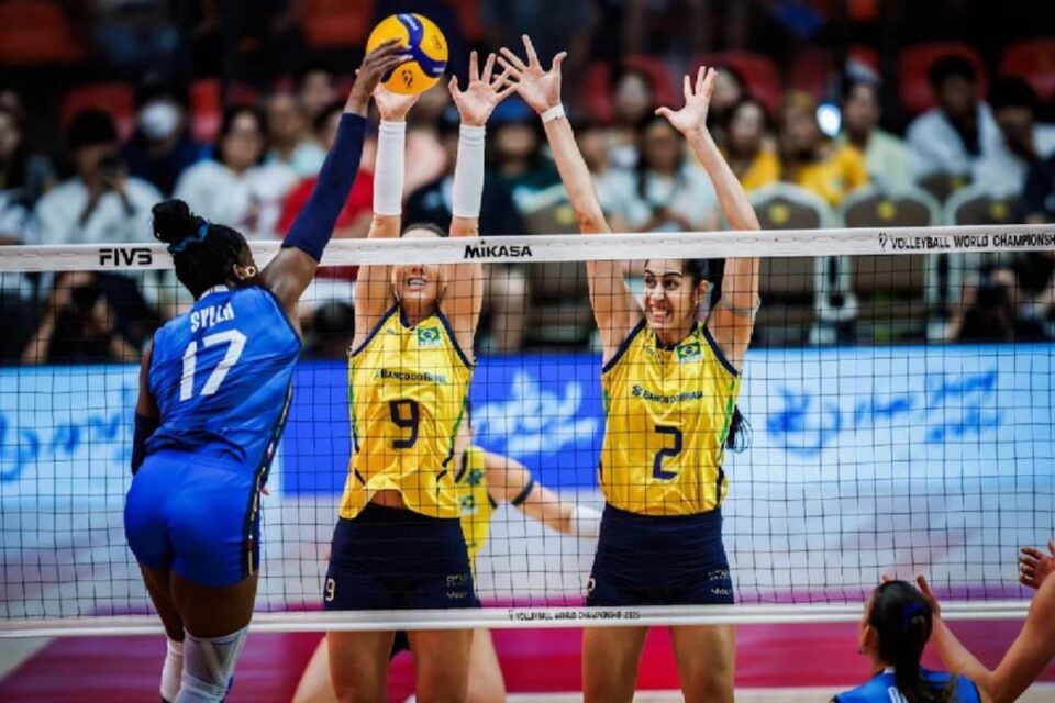 Jogo entre Brasil e Itália no mundial de vôlei