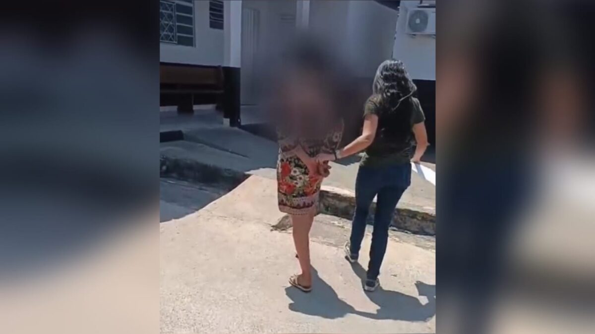 Imagem da mulher presa