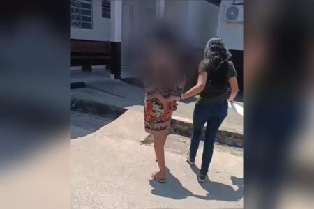 Imagem da mulher presa