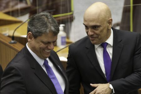 Tarcísio pede a Moraes autorização para visitar Bolsonaro