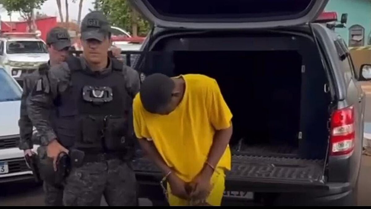 Imagem do suposto serial killer no local do crime