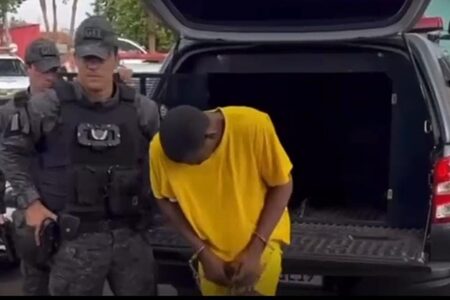 Imagem do suposto serial killer no local do crime