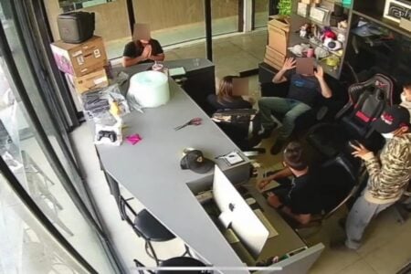 Três jovens foram apreendidos e confessaram envolvimento no delito (Foto: reprodução/PM)