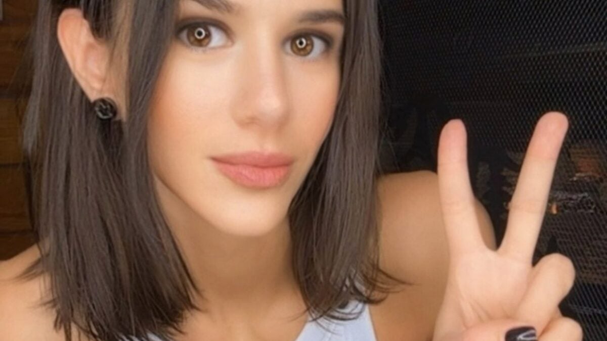 Estrela pornô troca o Onlyfans pela Bíblia após coincidência com Charlie Kirk Veja fotos de Sarah Sizzle, que explorava o fetiche por pés