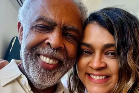 Gilberto Gil emociona fãs ao homenagear filha, Preta Gil, dois meses após sua morte