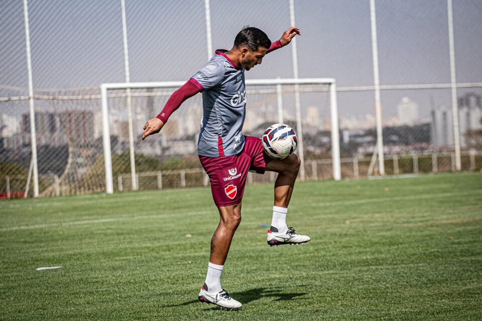 Guilherme Parede irá retornar ao time titular do Vila Nova