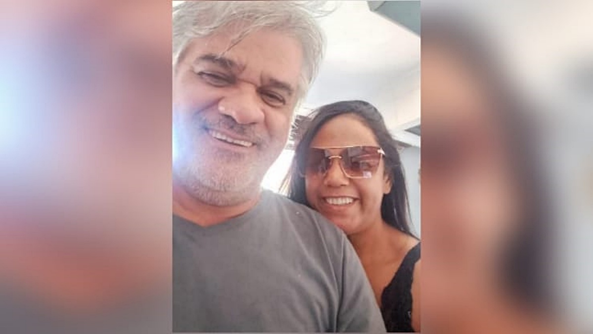 Imagem da vítima ao lado da esposa