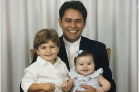 Filha de Leandro publica fotos do pai com os netos criadas por inteligência artificial