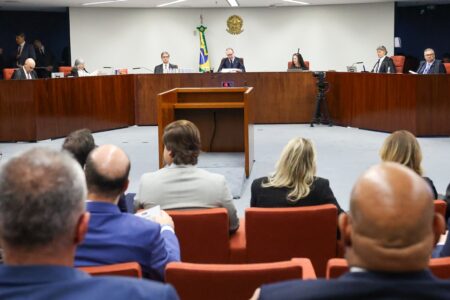 STF homologa ata do julgamento que condenou Bolsonaro a 27 anos de prisão