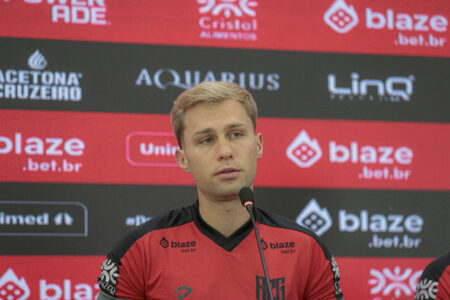 Ronald quer que Atlético use como parâmetro jogo contra Avaí os próximos confrontos