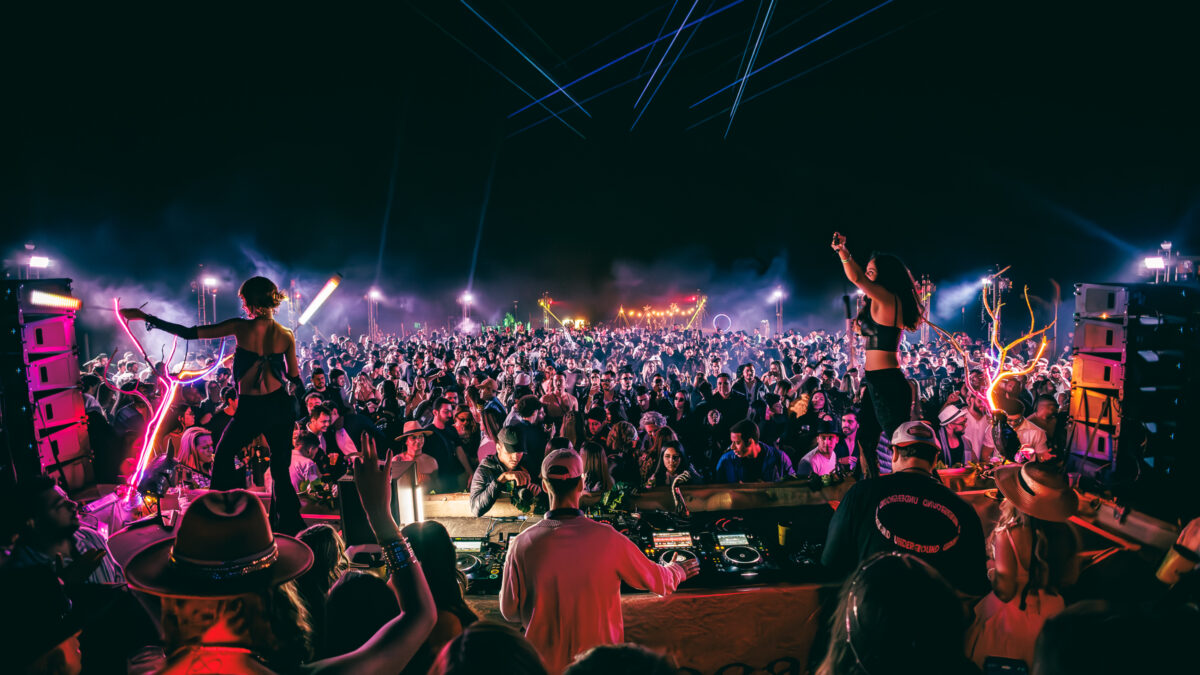 Festa reúne música eletrônica e vinhos nos vinhedos de Pirenópolis