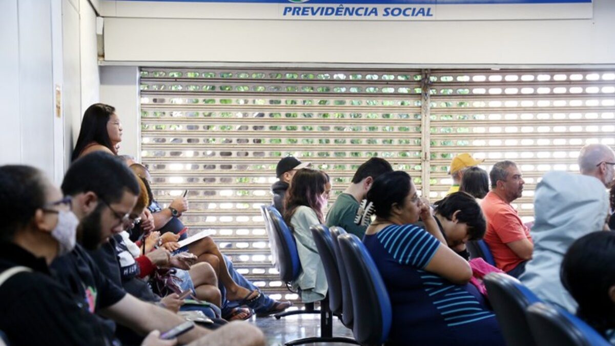 Atraso e confusão: mutirão do INSS em Goiânia tenta reduzir fila de 20 mil perícias