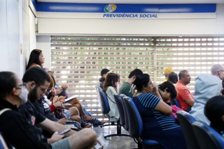 Atraso e confusão: mutirão do INSS em Goiânia tenta reduzir fila de 20 mil perícias