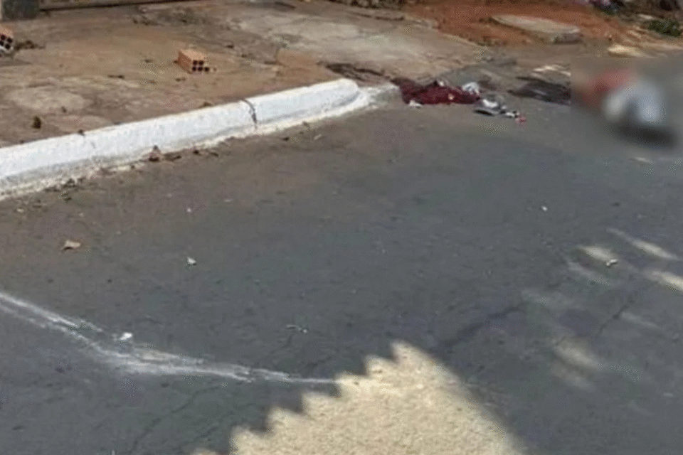 Homem morre após ser atropelado e esfaqueado em Goiânia