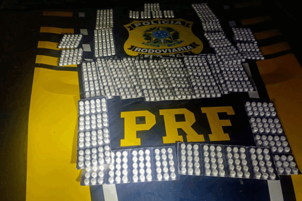PRF apreende cerca de 1.400 comprimidos de “rebite” durante fiscalização