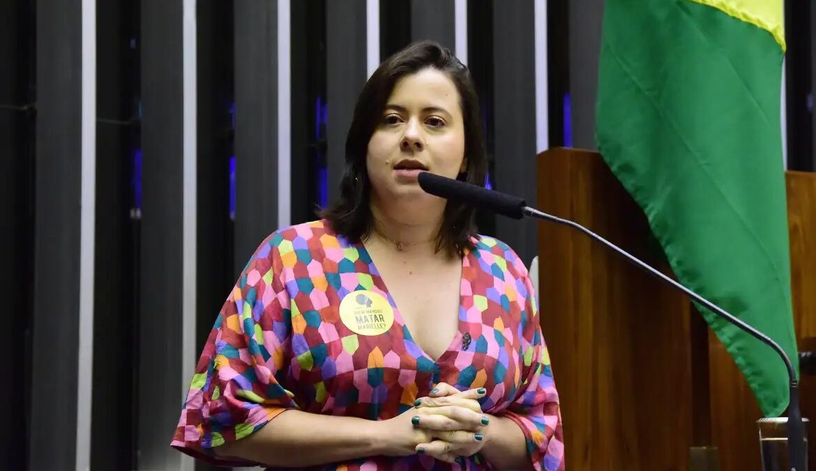 Deputados levam ao Senado abaixo-assinado com 1,5 milhão de assinaturas contra PEC da Blindagem Petição senador Otto Alencar (PSD-BA)