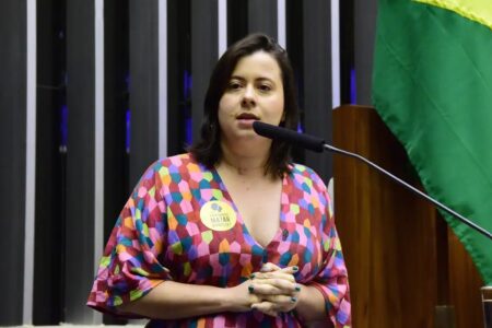 Deputados levam ao Senado abaixo-assinado com 1,5 milhão de assinaturas contra PEC da Blindagem Petição senador Otto Alencar (PSD-BA)