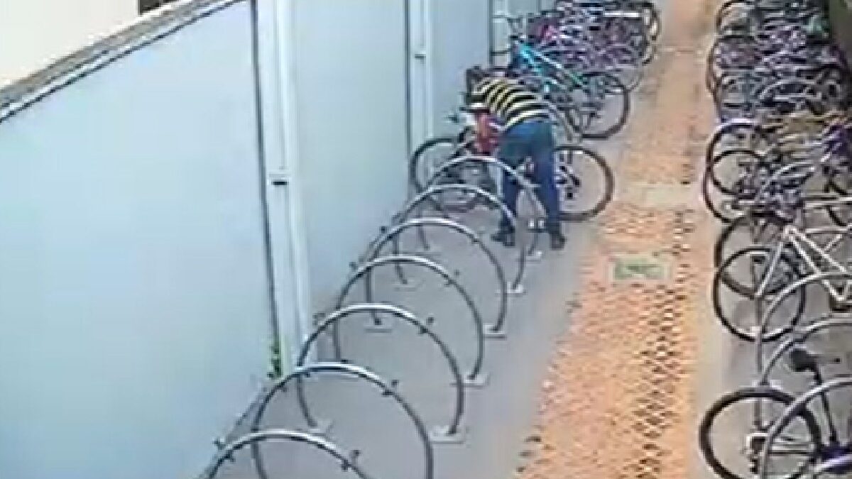 Homem com tornozeleira eletrônica é preso suspeito de furtar bicicleta no Terminal Garavelo, em Aparecida de Goiânia