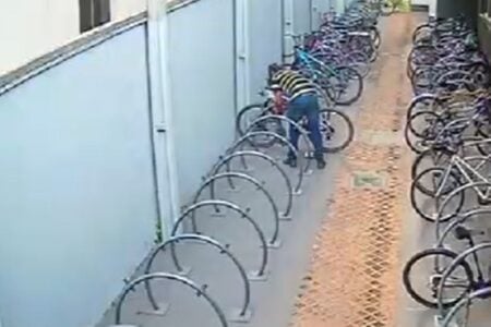 Homem com tornozeleira eletrônica é preso suspeito de furtar bicicleta no Terminal Garavelo, em Aparecida de Goiânia