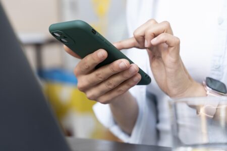 Golpistas usavam WhatsApp para enganar clientes de escritório de advocacia em Goiânia