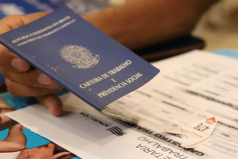 Empresas de Aparecida ofertam mais de 2,1 mil vagas de emprego nesta semana