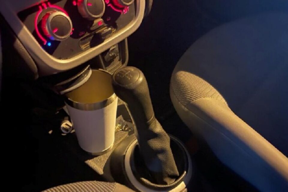 Imagem do interior do carro