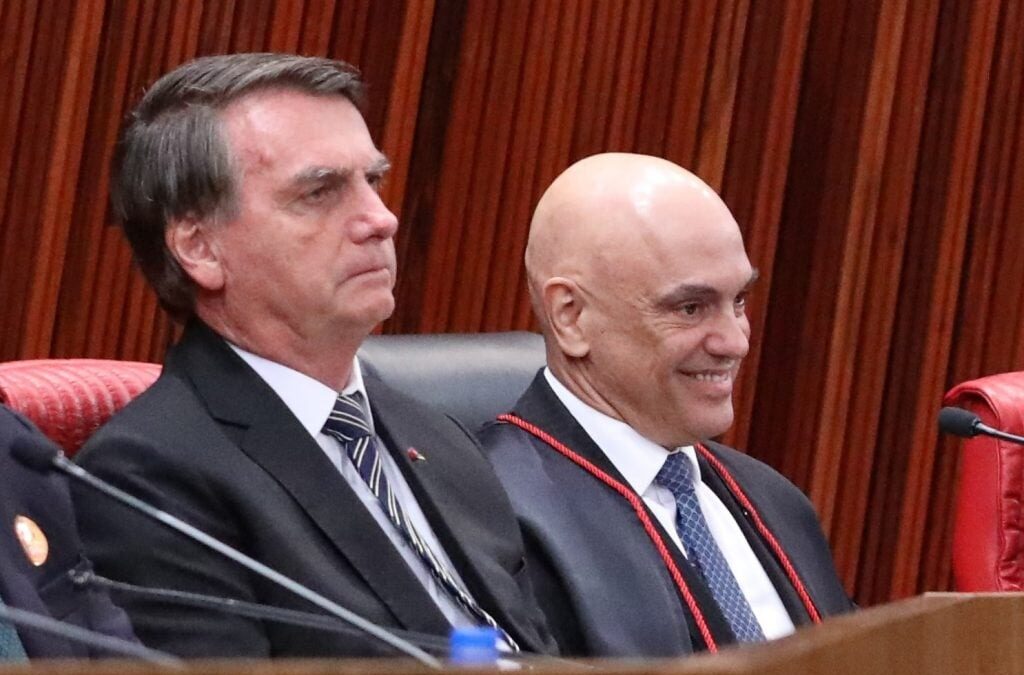 Moraes diz não haver dúvida de tentativa de golpe e aponta Bolsonaro como líder de grupo criminoso Ministro do STF diz que ex-presidente