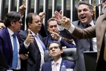 Câmara vai punir deputados que fizeram motim contra Motta; veja quem será suspenso
