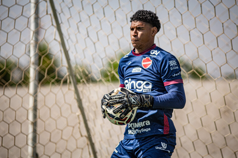 Goleiro Halls irá retornar ao time titular do Vila Nova