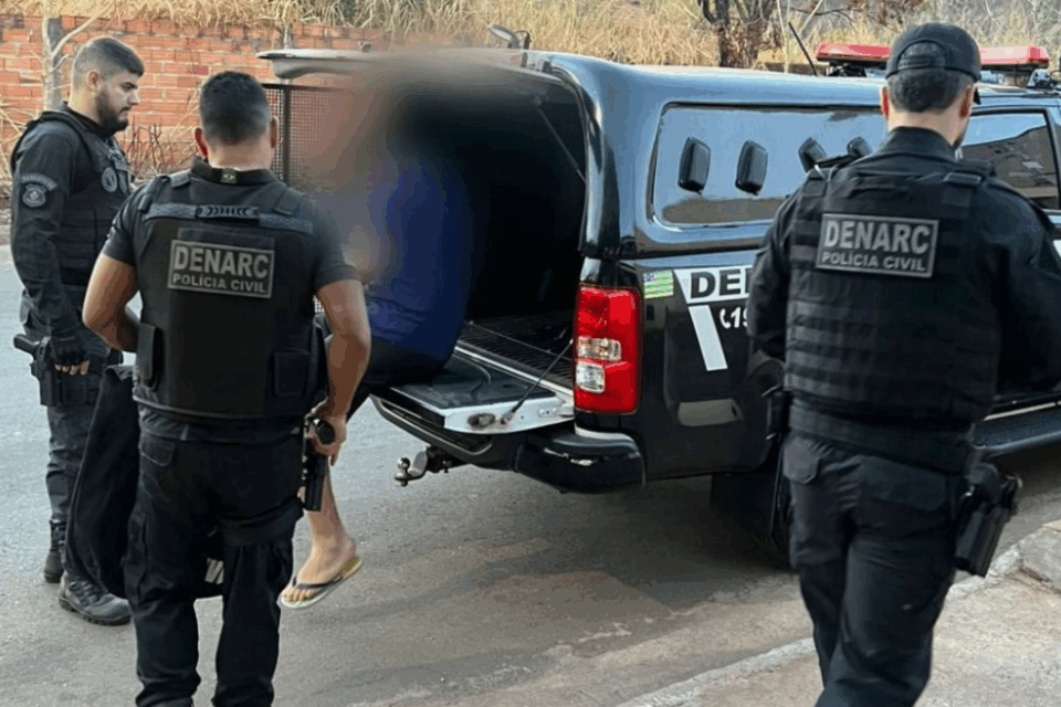 Grupo é preso suspeito de golpes na venda de placas solares em Goiânia
