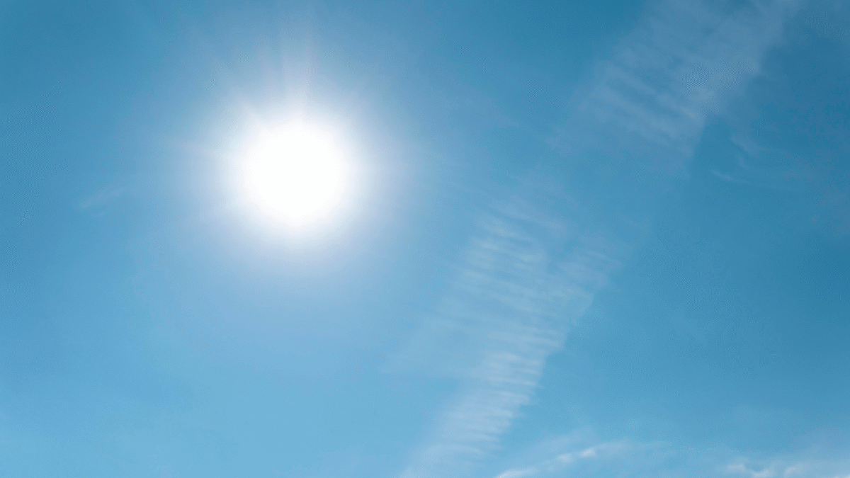 Imagem do céu com o sol